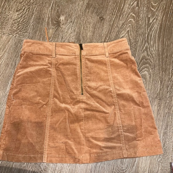 💛 bundle at $8- Tan mini skirt - Picture 4 of 4